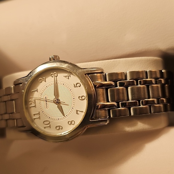 Coach silver ladies watch - Picture 13 of 13